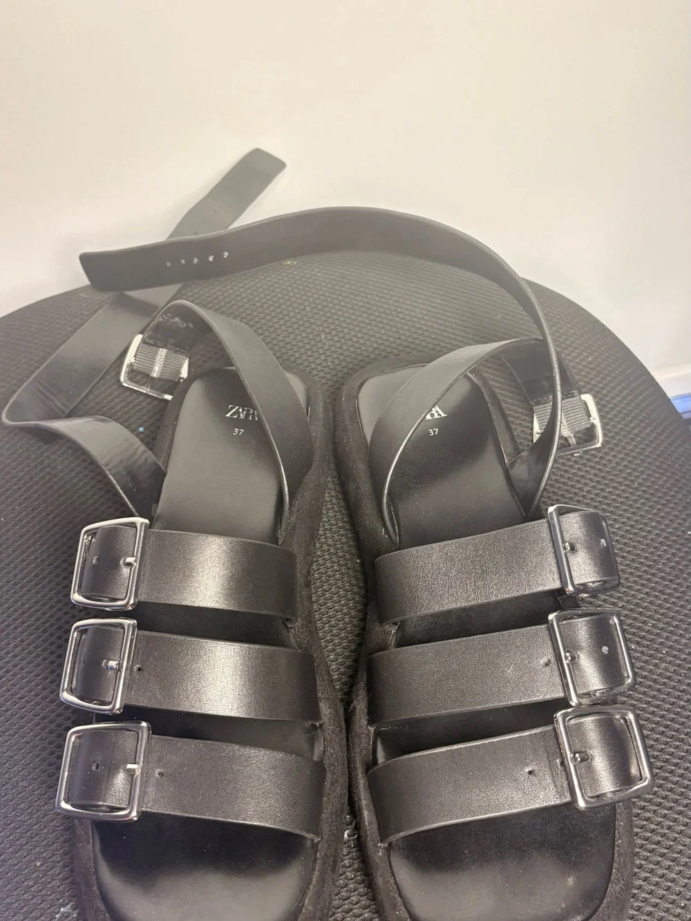 Zara three adjustable